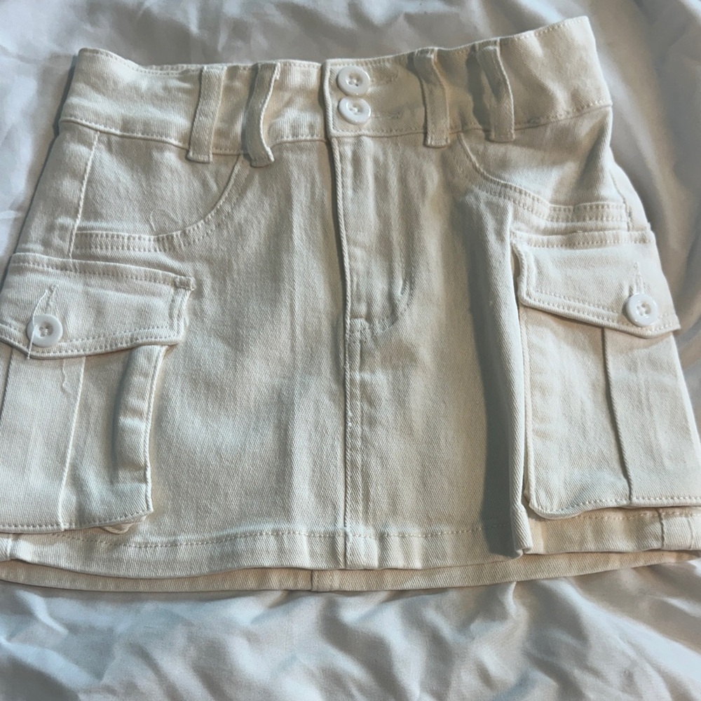 SHEIN Cream Mini Skirt with Pockets